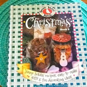 NWOT class Gooseberry Patch Christmas  Book #2.